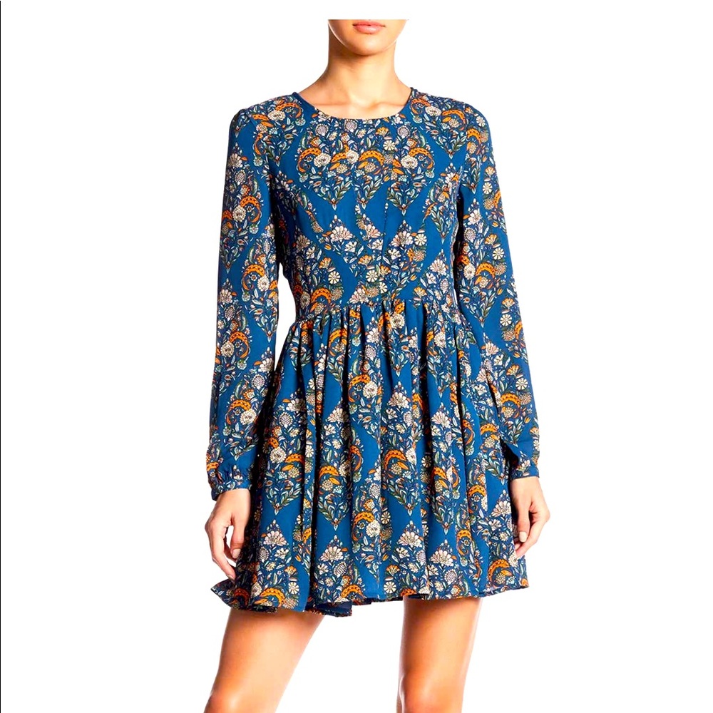 Romeo & Juliet Couture Long Sleeve Dress